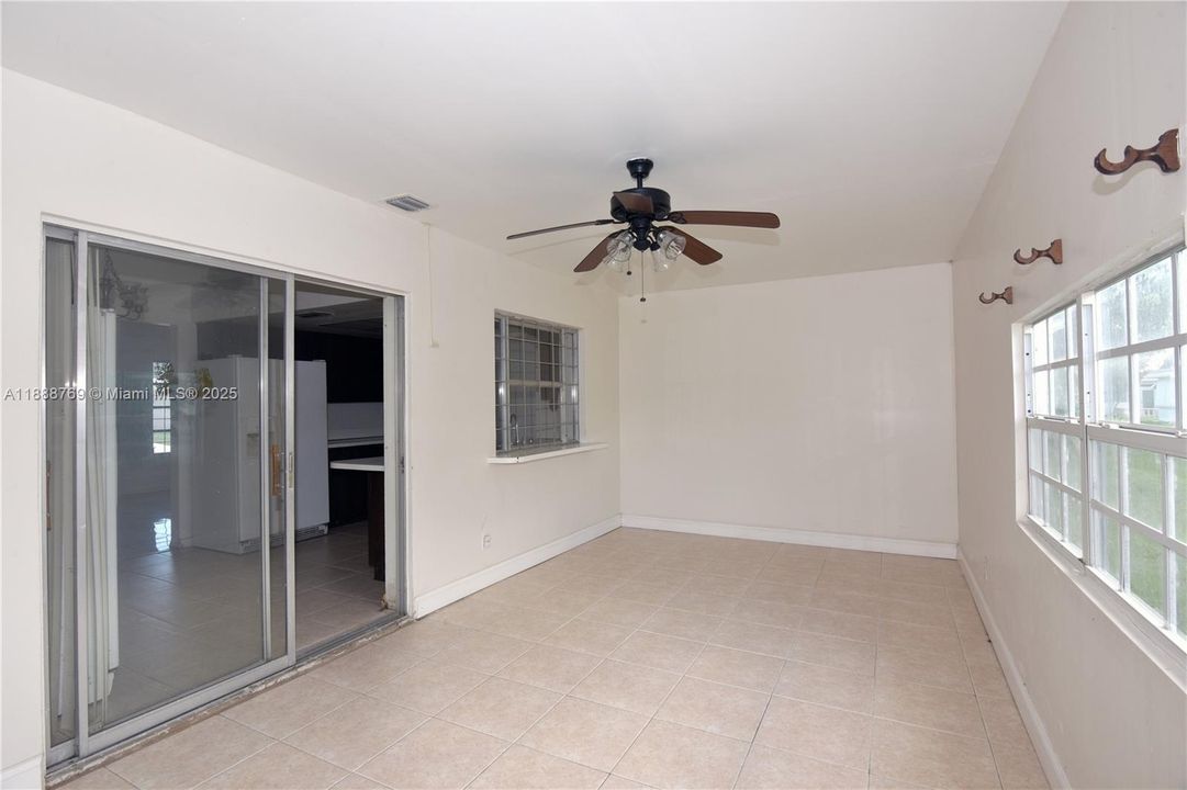 合同活跃: $200,000 (2 贝兹, 2 浴室, 1579 平方英尺)