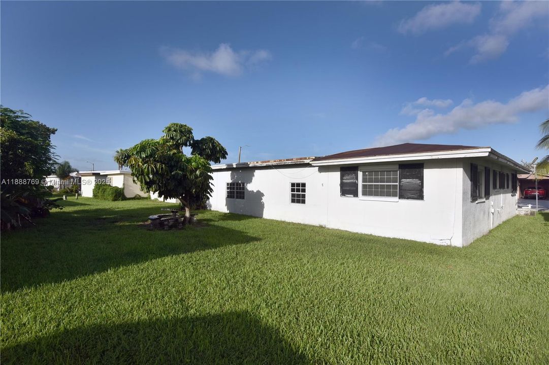 合同活跃: $200,000 (2 贝兹, 2 浴室, 1579 平方英尺)