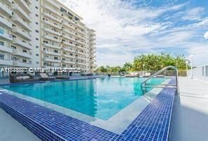 Active With Contract: $1,750 (0 beds, 1 baths, 443 Square Feet)