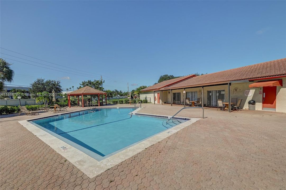 Под контрактом: $450,000 (3 спален, 2 ванн, 2231 Квадратных фут)