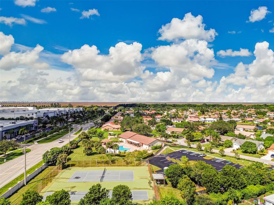 Под контрактом: $450,000 (3 спален, 2 ванн, 2231 Квадратных фут)