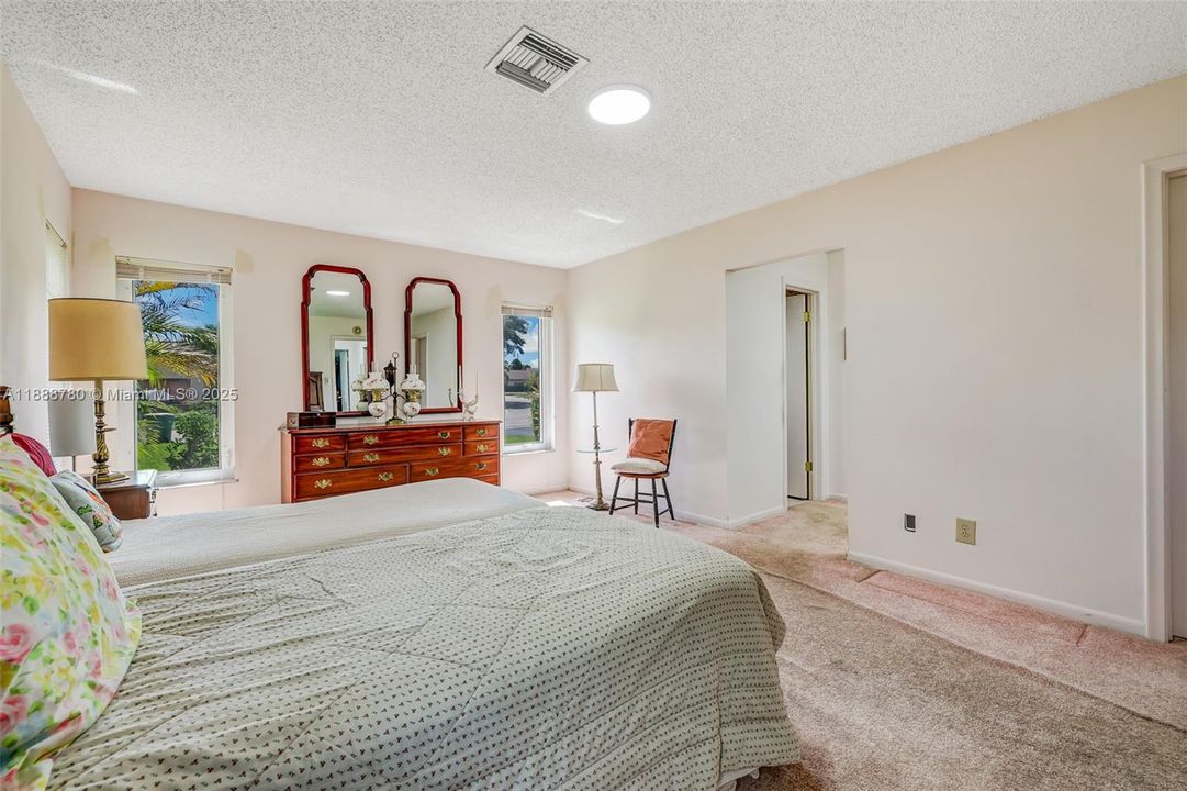 Под контрактом: $450,000 (3 спален, 2 ванн, 2231 Квадратных фут)