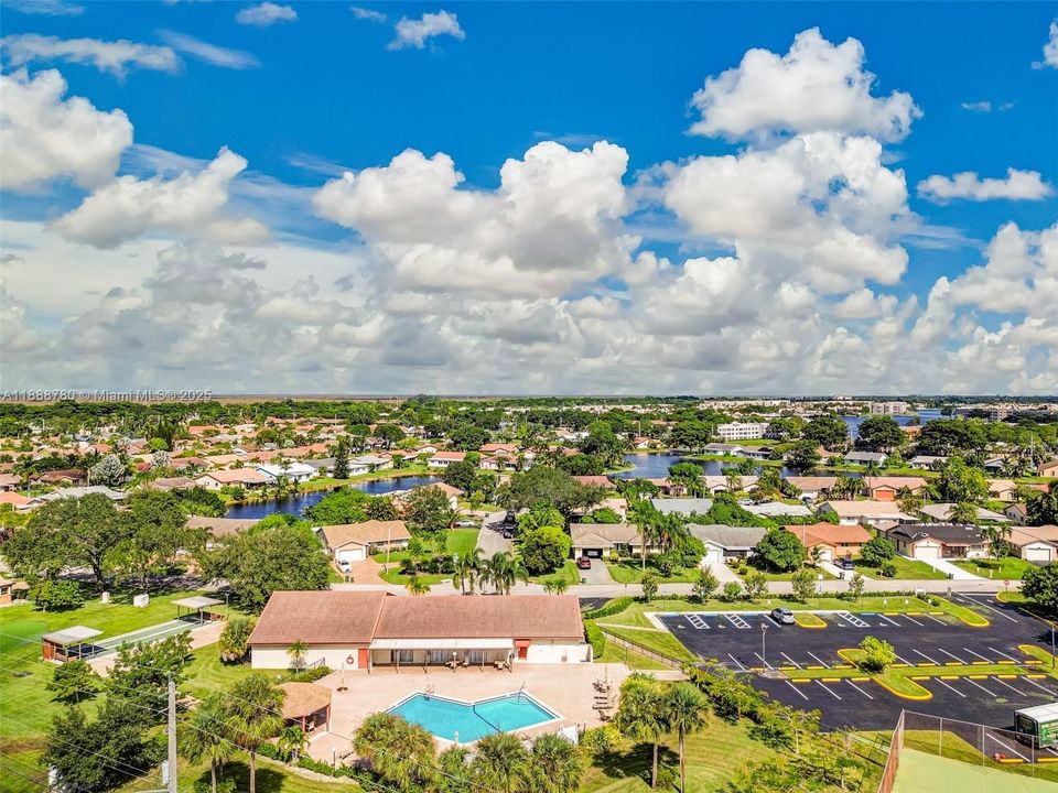 Под контрактом: $450,000 (3 спален, 2 ванн, 2231 Квадратных фут)