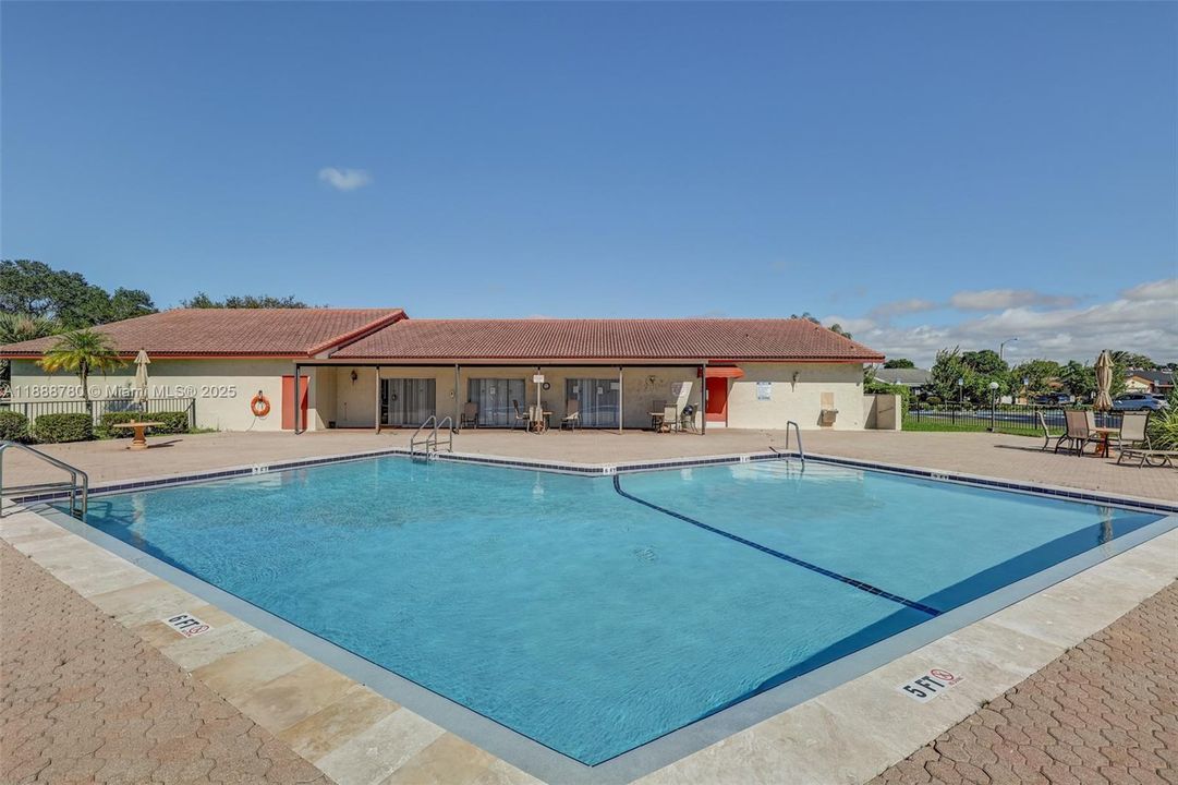 Под контрактом: $450,000 (3 спален, 2 ванн, 2231 Квадратных фут)