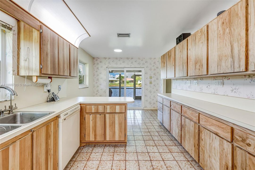 Под контрактом: $450,000 (3 спален, 2 ванн, 2231 Квадратных фут)