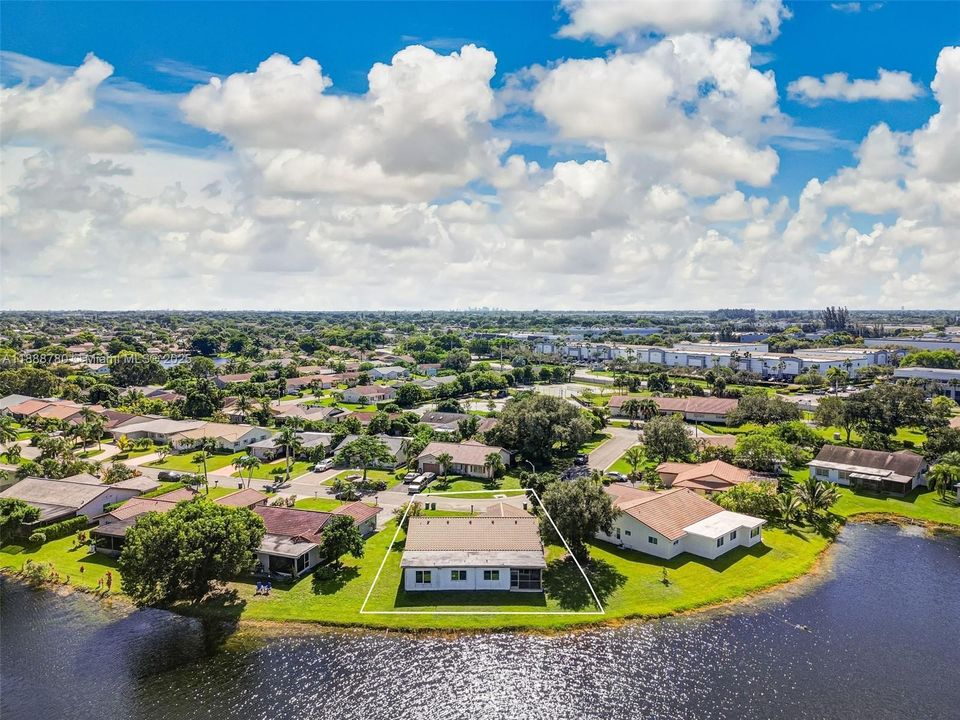 Под контрактом: $450,000 (3 спален, 2 ванн, 2231 Квадратных фут)