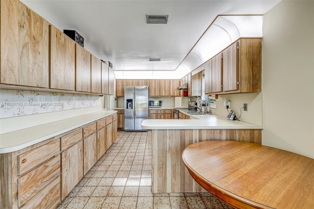 Под контрактом: $450,000 (3 спален, 2 ванн, 2231 Квадратных фут)