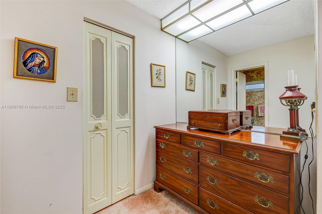 Под контрактом: $450,000 (3 спален, 2 ванн, 2231 Квадратных фут)