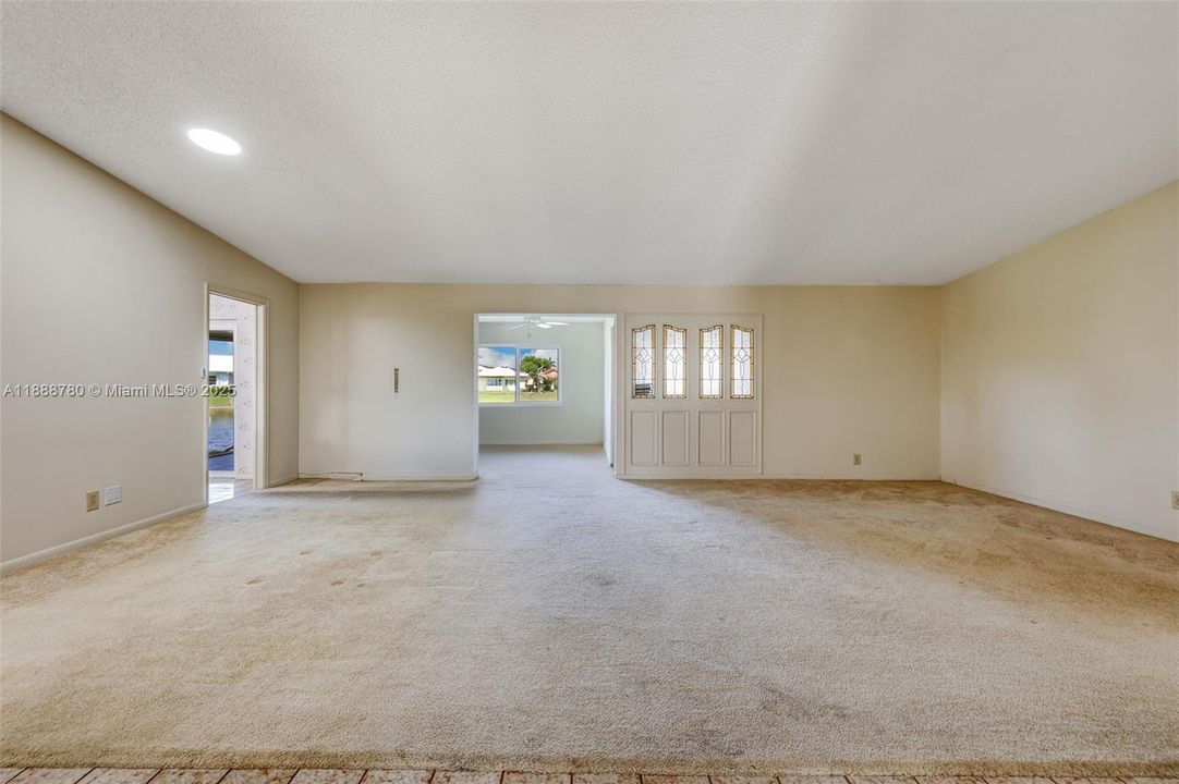 Под контрактом: $450,000 (3 спален, 2 ванн, 2231 Квадратных фут)