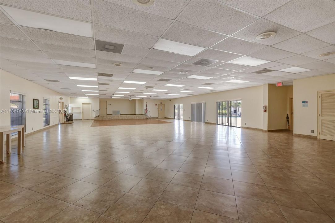 Под контрактом: $450,000 (3 спален, 2 ванн, 2231 Квадратных фут)