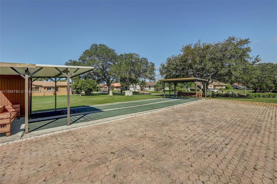 Под контрактом: $450,000 (3 спален, 2 ванн, 2231 Квадратных фут)