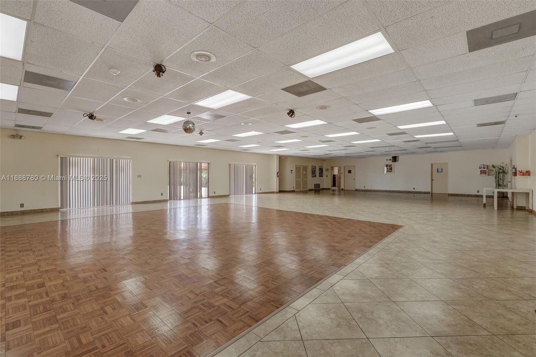 Под контрактом: $450,000 (3 спален, 2 ванн, 2231 Квадратных фут)