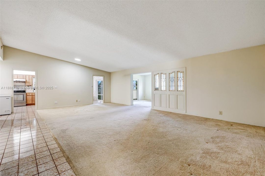 Под контрактом: $450,000 (3 спален, 2 ванн, 2231 Квадратных фут)