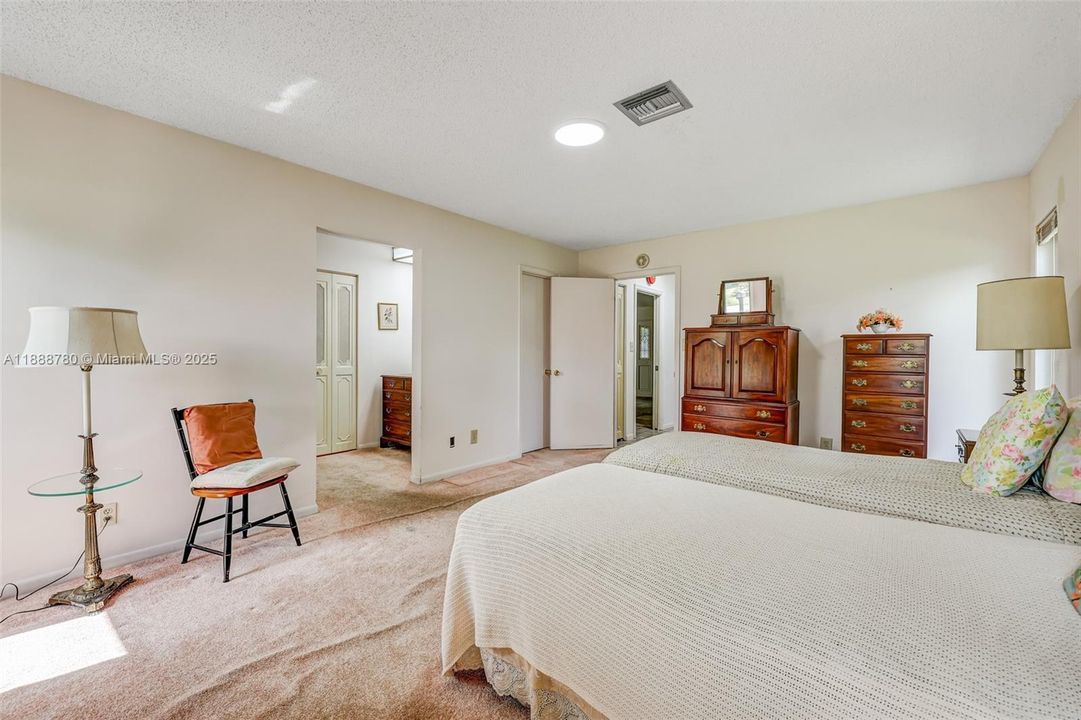 Под контрактом: $450,000 (3 спален, 2 ванн, 2231 Квадратных фут)