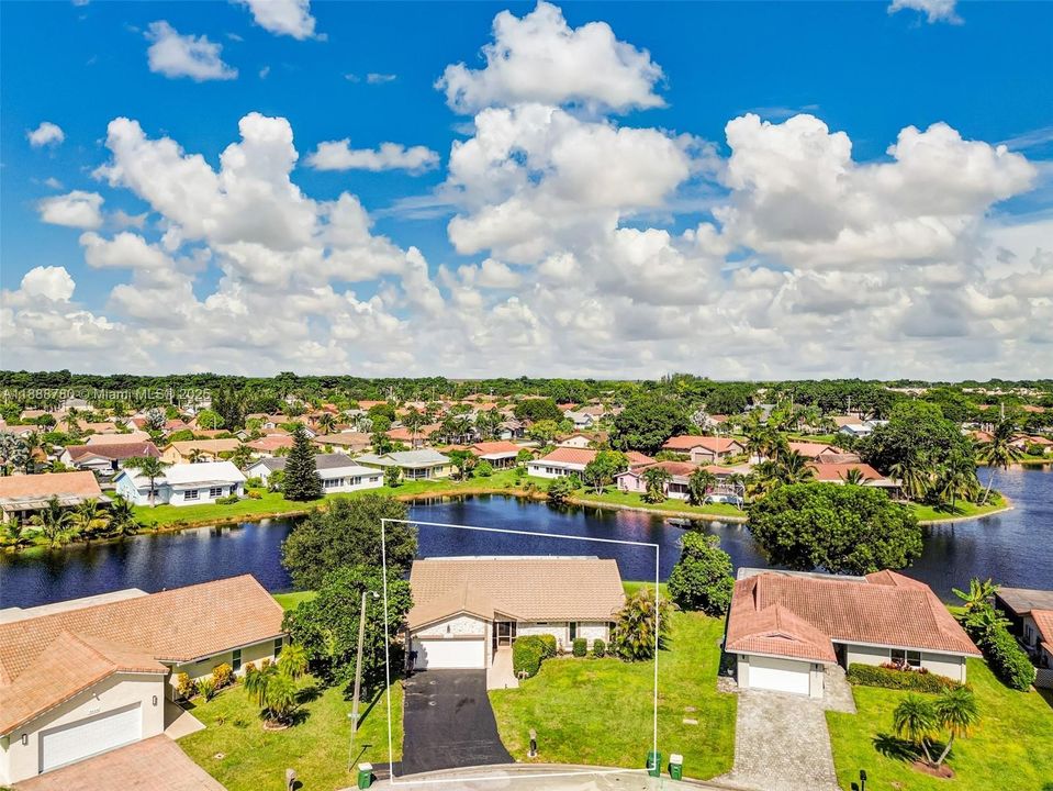 Под контрактом: $450,000 (3 спален, 2 ванн, 2231 Квадратных фут)