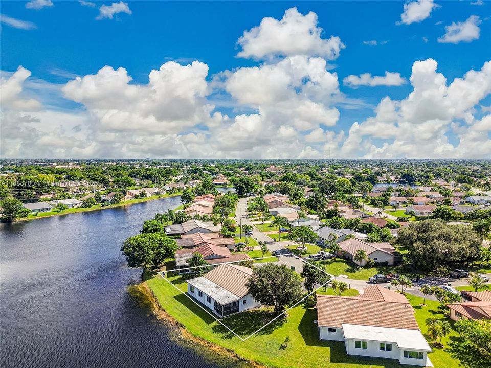 Под контрактом: $450,000 (3 спален, 2 ванн, 2231 Квадратных фут)