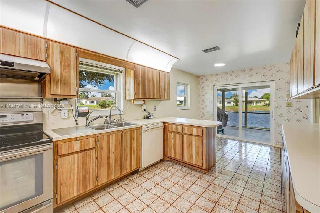 Под контрактом: $450,000 (3 спален, 2 ванн, 2231 Квадратных фут)