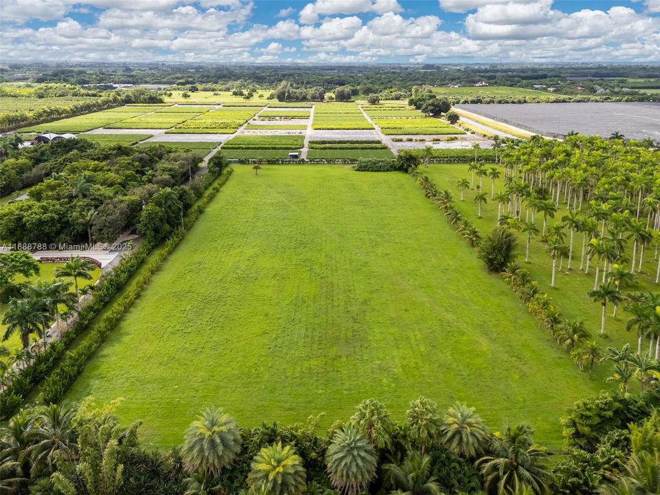 待售: $1,247,400 (4.62 acres)