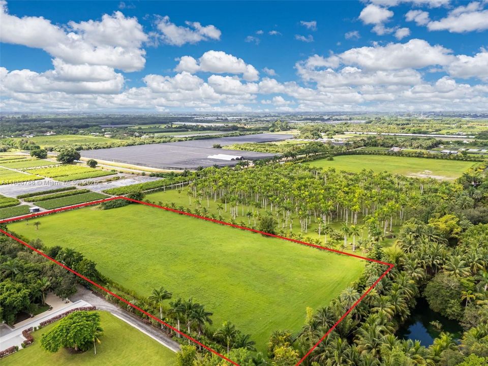 待售: $1,247,400 (4.62 acres)