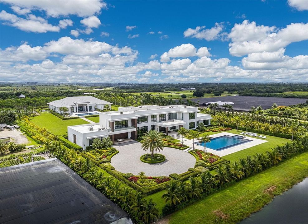 待售: $1,247,400 (4.62 acres)