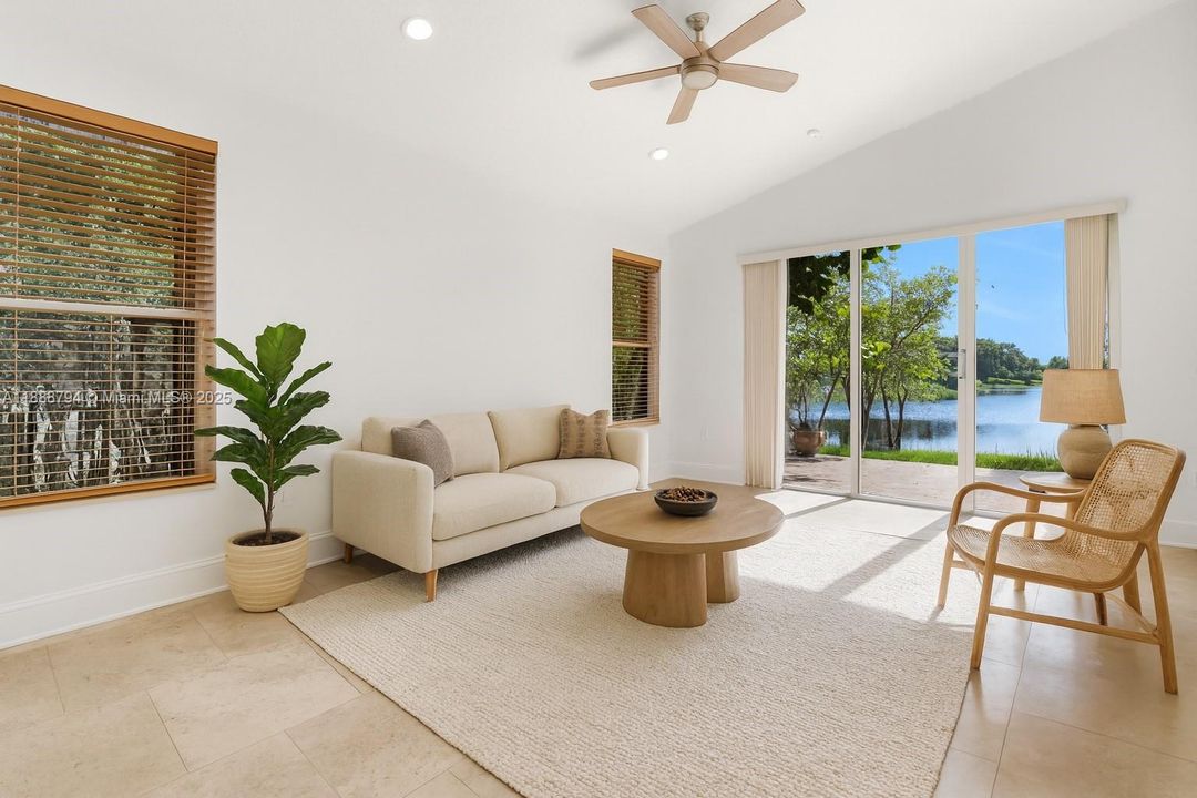 合同活跃: $765,000 (4 贝兹, 3 浴室, 2314 平方英尺)