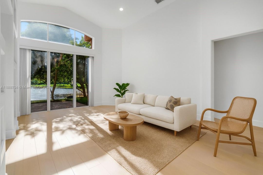 合同活跃: $765,000 (4 贝兹, 3 浴室, 2314 平方英尺)