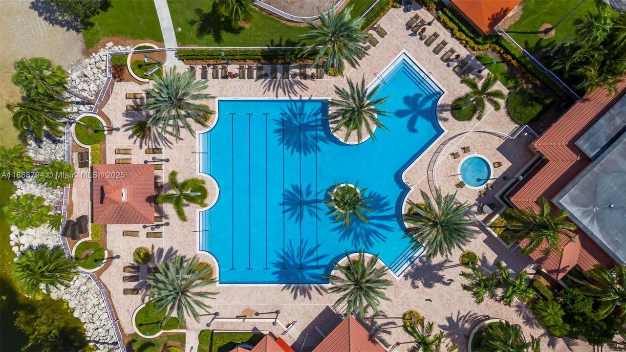 合同活跃: $765,000 (4 贝兹, 3 浴室, 2314 平方英尺)