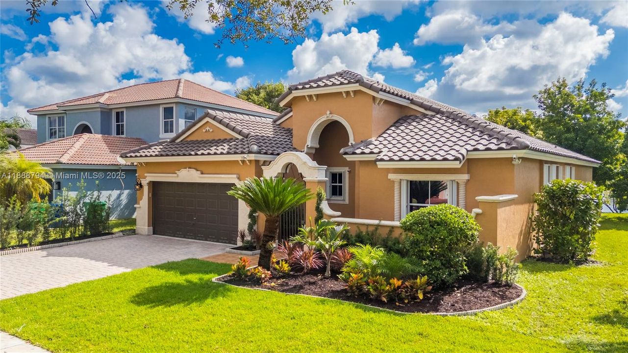 合同活跃: $765,000 (4 贝兹, 3 浴室, 2314 平方英尺)