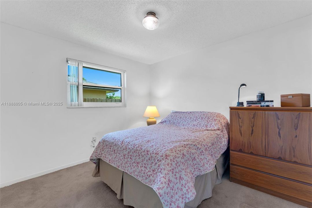 Недавно продано: $856,000 (4 спален, 2 ванн, 1937 Квадратных фут)