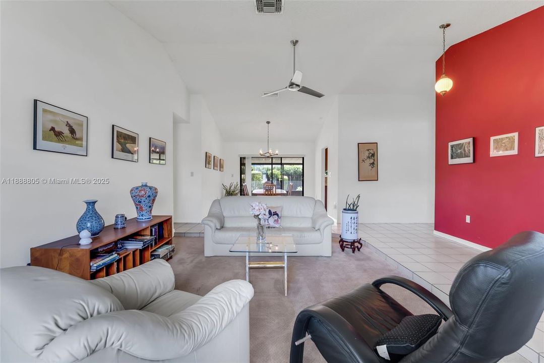 Недавно продано: $856,000 (4 спален, 2 ванн, 1937 Квадратных фут)