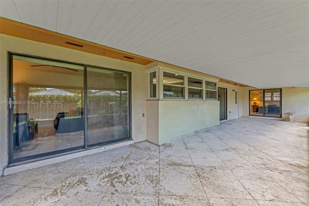 Недавно продано: $856,000 (4 спален, 2 ванн, 1937 Квадратных фут)