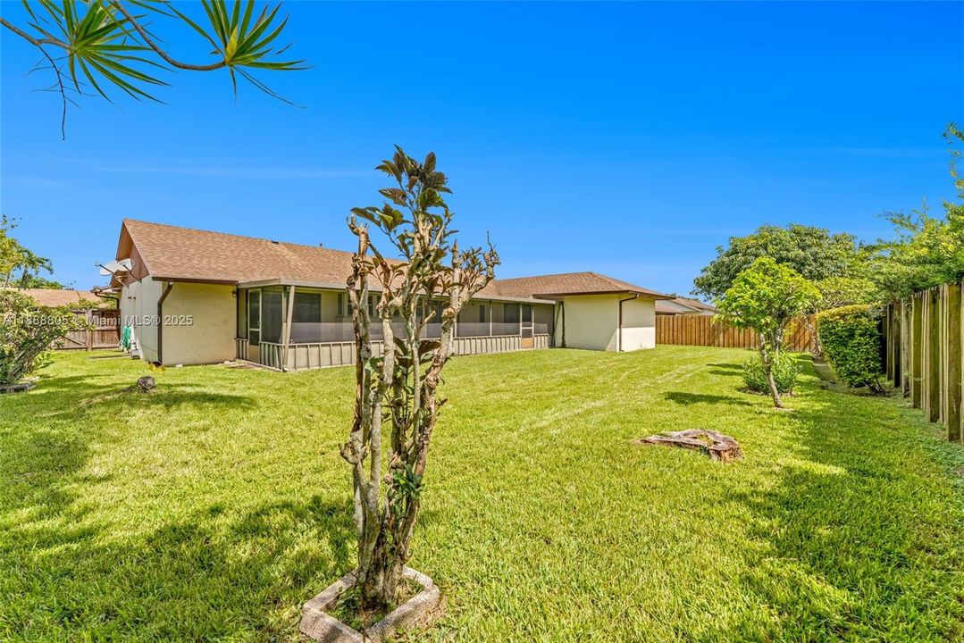 Недавно продано: $856,000 (4 спален, 2 ванн, 1937 Квадратных фут)