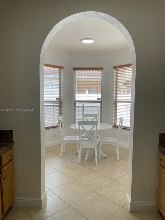 Activo con contrato: $3,100 (4 camas, 2 baños, 2146 Pies cuadrados)