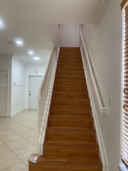 Activo con contrato: $3,100 (4 camas, 2 baños, 2146 Pies cuadrados)