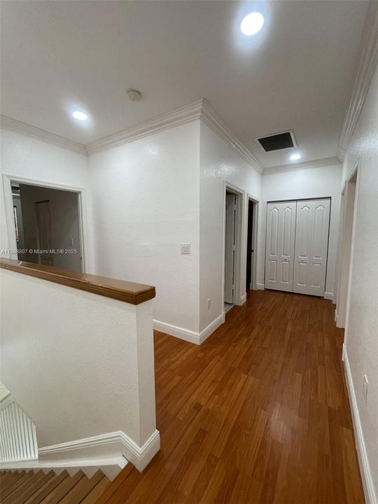 Activo con contrato: $3,100 (4 camas, 2 baños, 2146 Pies cuadrados)