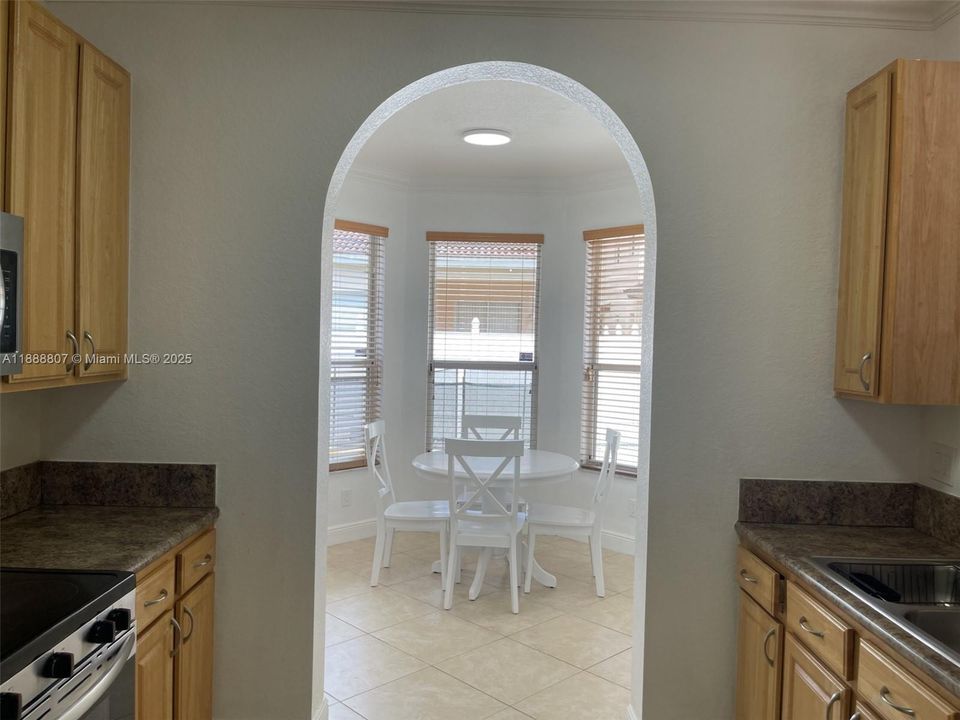 Activo con contrato: $3,100 (4 camas, 2 baños, 2146 Pies cuadrados)