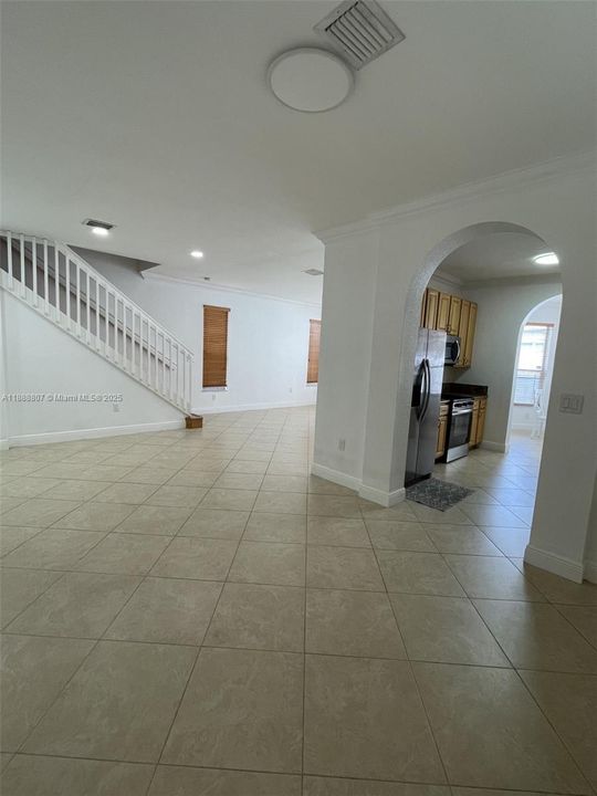 Activo con contrato: $3,100 (4 camas, 2 baños, 2146 Pies cuadrados)