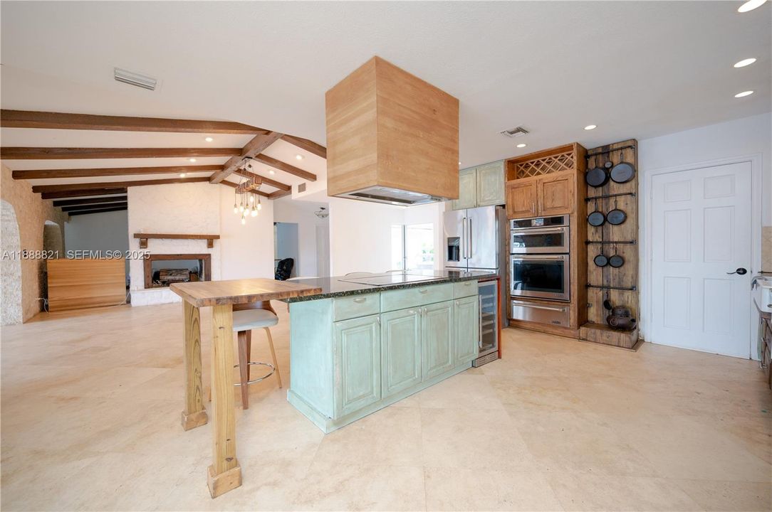 For Rent: $7,850 (4 beds, 2 baths, 2683 Square Feet)