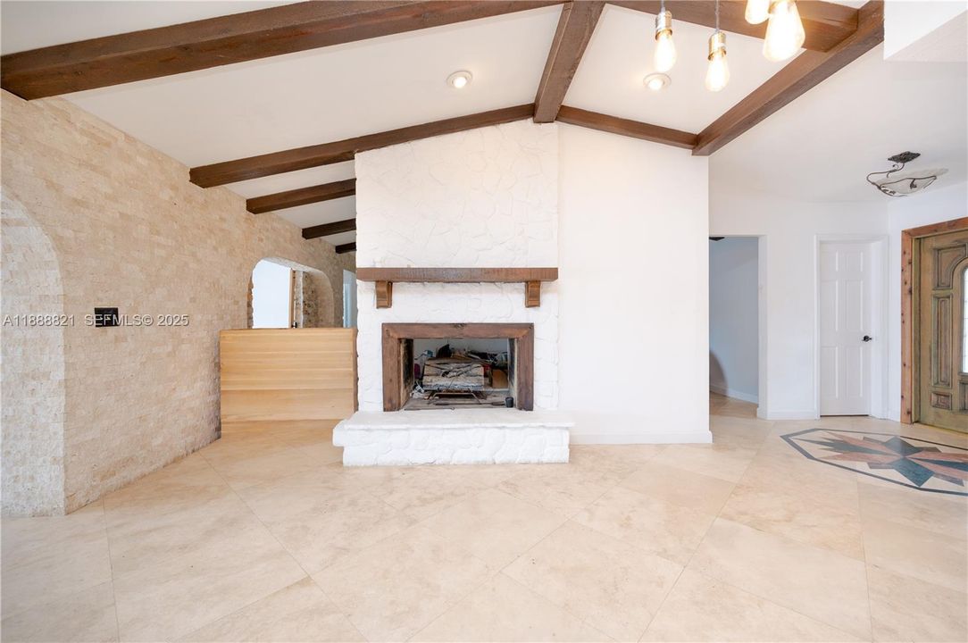 For Rent: $7,850 (4 beds, 2 baths, 2683 Square Feet)