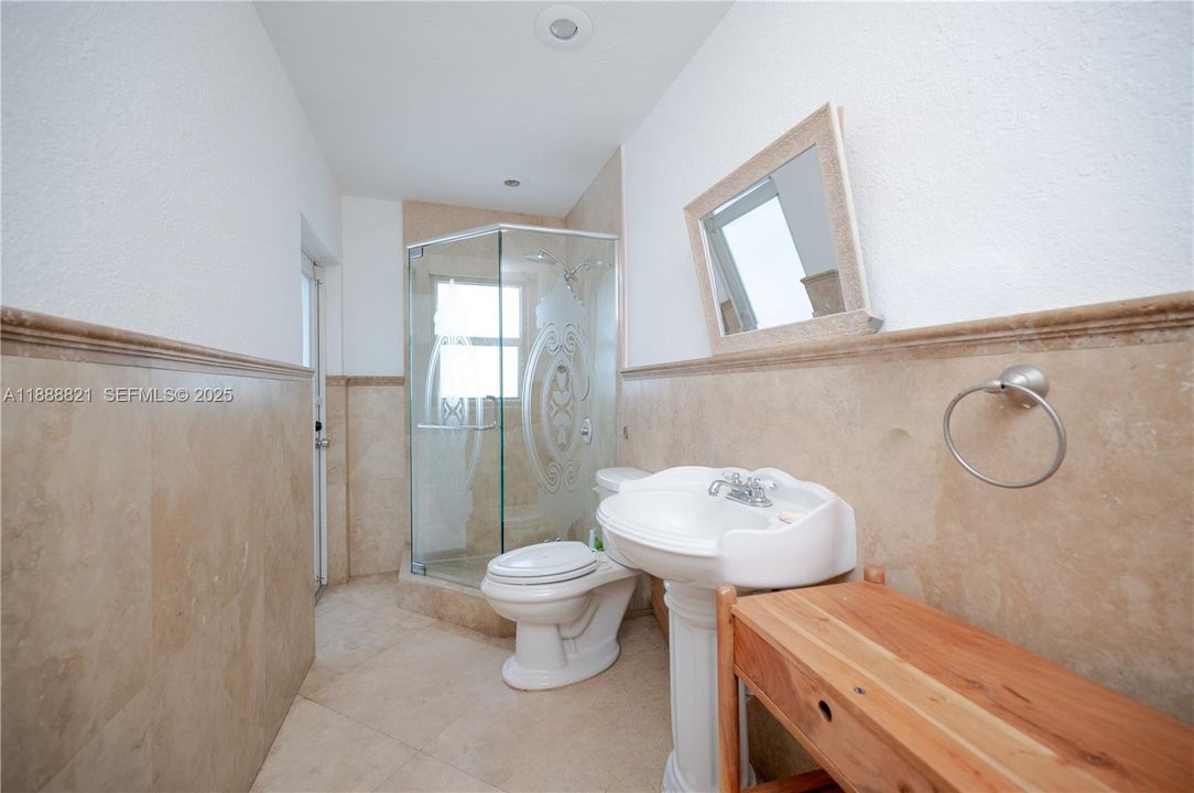 For Rent: $7,850 (4 beds, 2 baths, 2683 Square Feet)