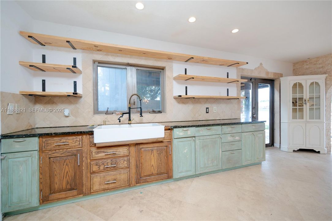 For Rent: $7,850 (4 beds, 2 baths, 2683 Square Feet)