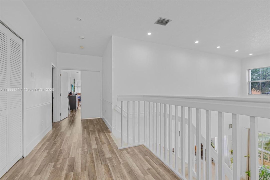 最近售出: $800,000 (4 贝兹, 3 浴室, 2997 平方英尺)