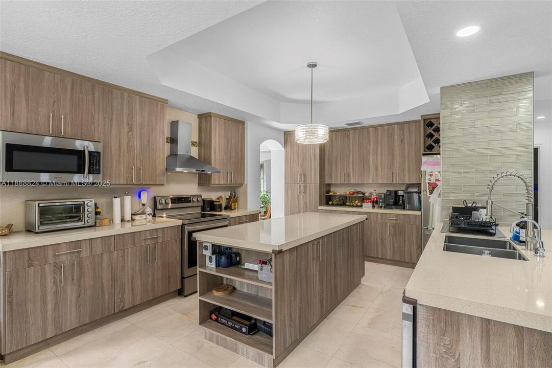 最近售出: $800,000 (4 贝兹, 3 浴室, 2997 平方英尺)