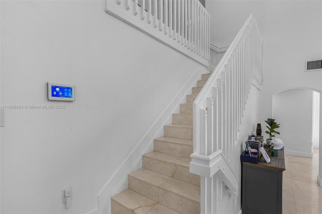 最近售出: $800,000 (4 贝兹, 3 浴室, 2997 平方英尺)