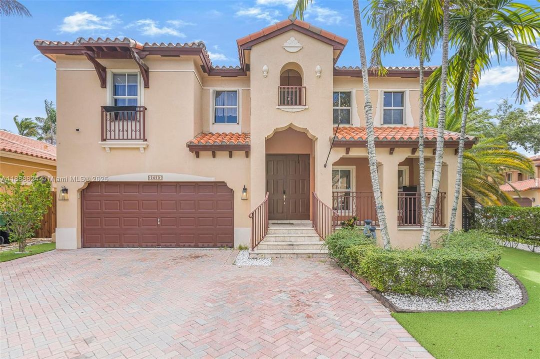 最近售出: $800,000 (4 贝兹, 3 浴室, 2997 平方英尺)