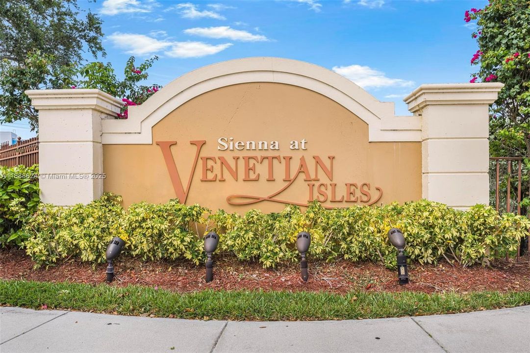 最近售出: $800,000 (4 贝兹, 3 浴室, 2997 平方英尺)