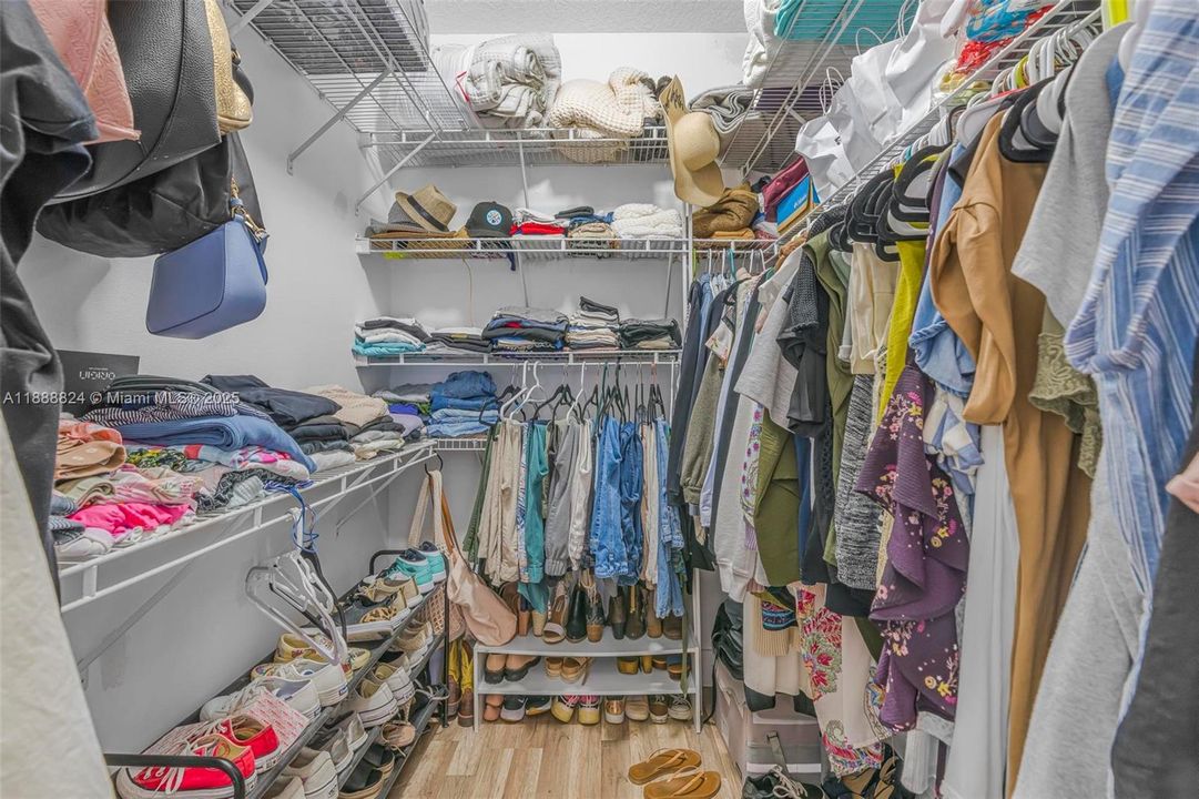 最近售出: $800,000 (4 贝兹, 3 浴室, 2997 平方英尺)