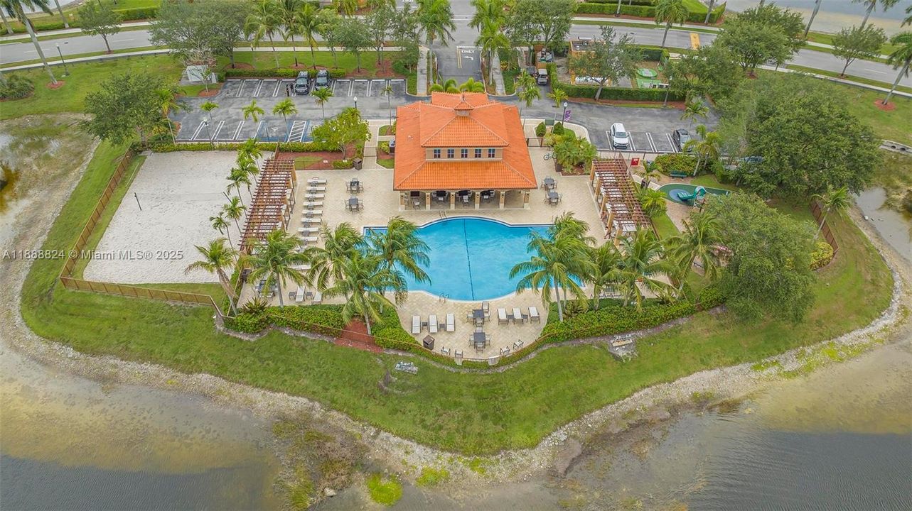 最近售出: $800,000 (4 贝兹, 3 浴室, 2997 平方英尺)