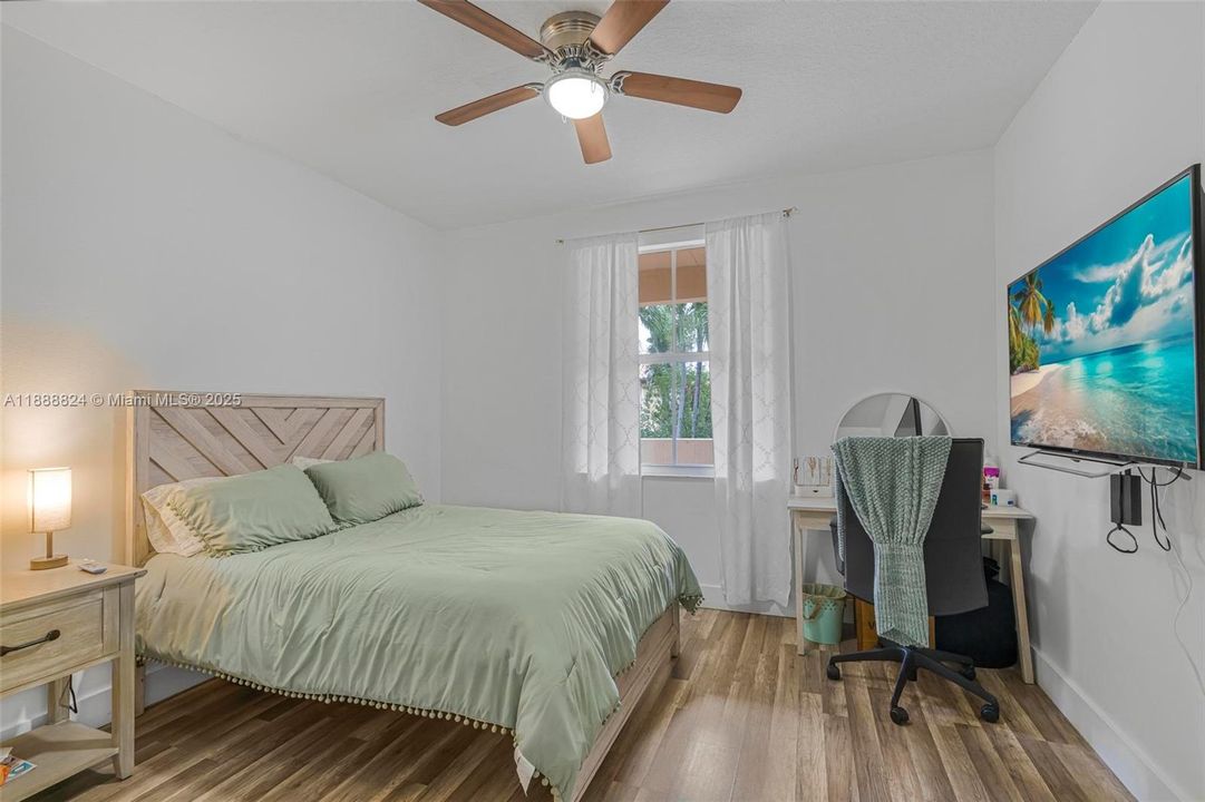 最近售出: $800,000 (4 贝兹, 3 浴室, 2997 平方英尺)