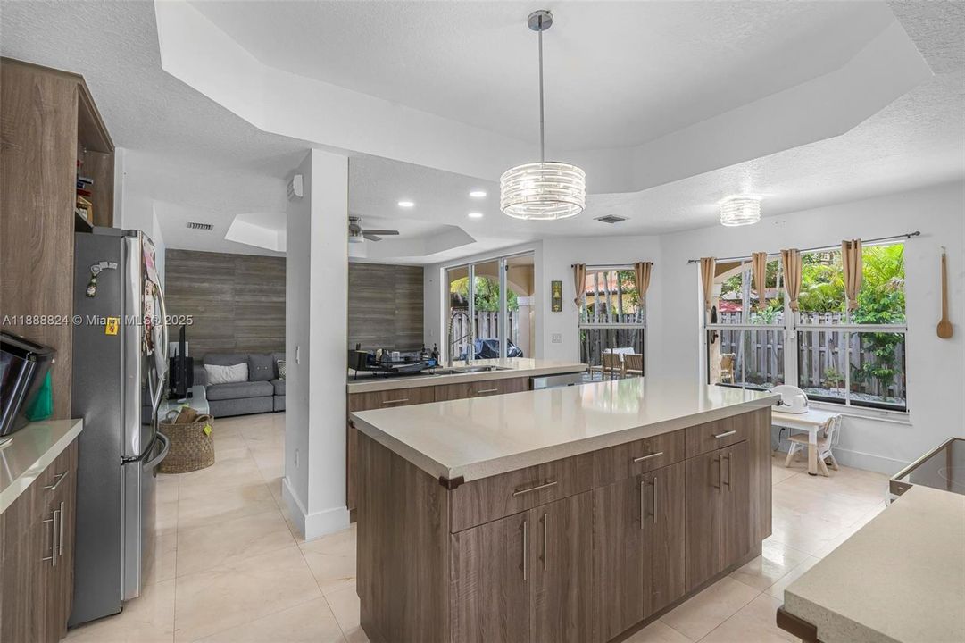 最近售出: $800,000 (4 贝兹, 3 浴室, 2997 平方英尺)